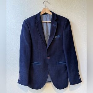 Classic Navy tailored blazer in 100% cotton.
Size 46/ 36R Made in Turkey.